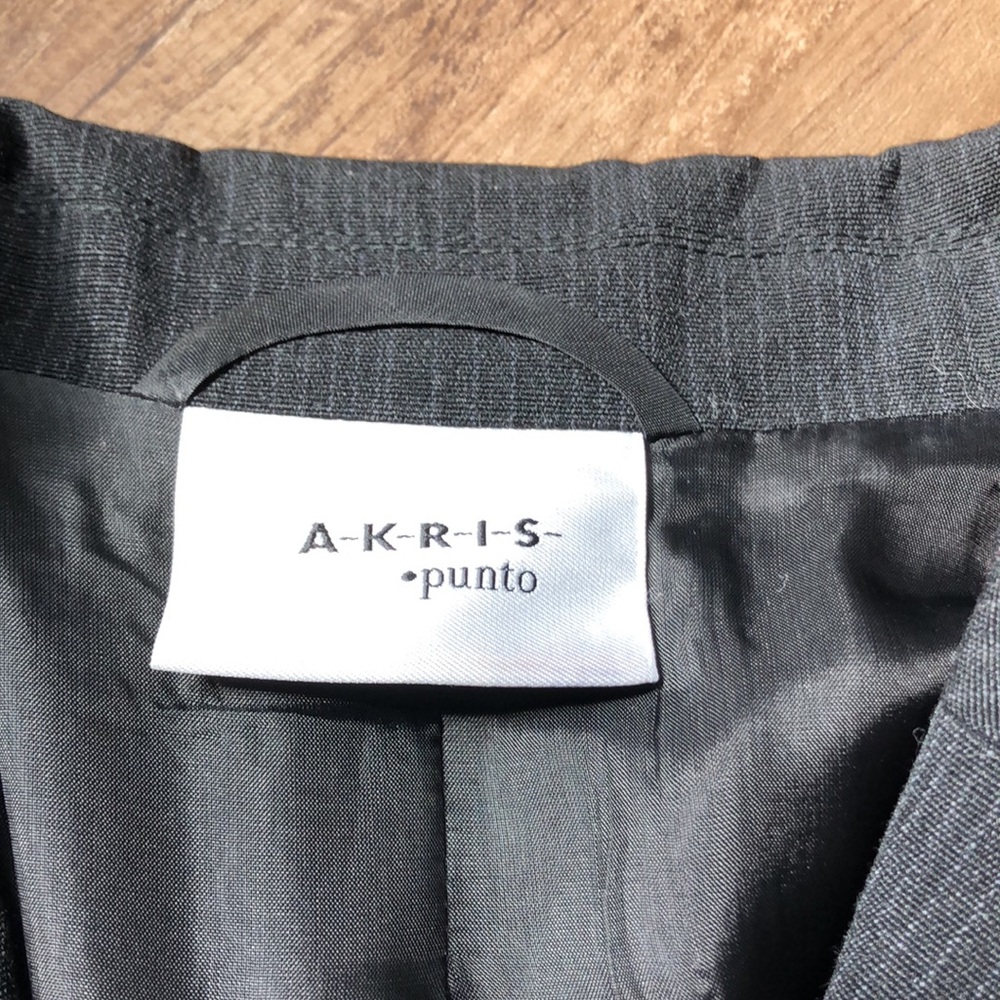 Akris Punto wool suit. - Picture 7 of 14